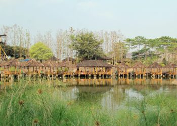 Wisata Keluarga Kampung Batu Malakasari
