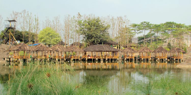 Wisata Keluarga Kampung Batu Malakasari