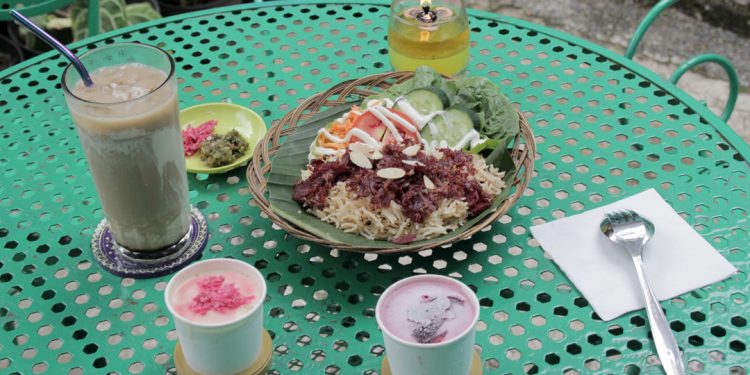 Nasi Mandhi Sapi Asap Pertama di Bandung
