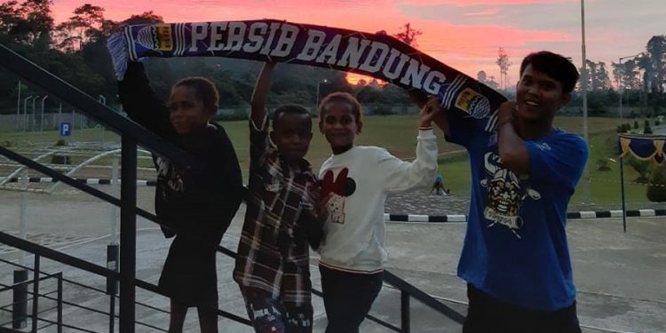 Pangeran Biru di Tanah Timika (Babak II, Bagian II)