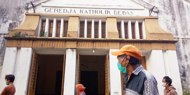 Filantropi Pandemi Berbagi Paket Makanan