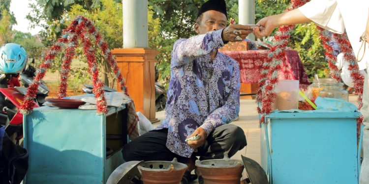 Mencicipi Jajanan Khas Betawi di Setu Babakan